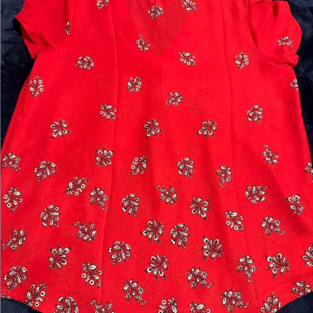 LOFT Scarlet Floral V-Neck Top - Picture 2 of 6